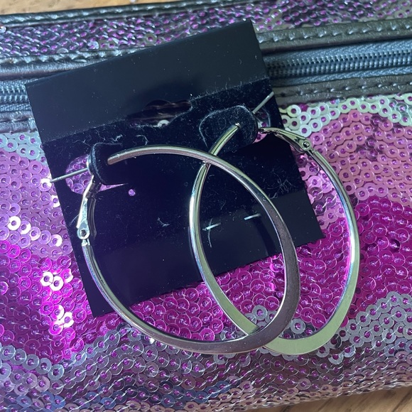 SILVERTONE OVAL SHAPE HOOP EARRINGS - Picture 1 of 1